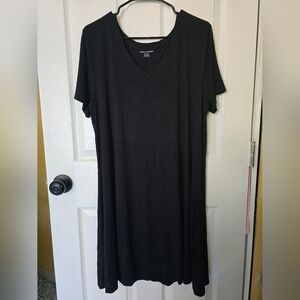 Amazon Essentials Black V-Neck Short Sleeve Tunic Top